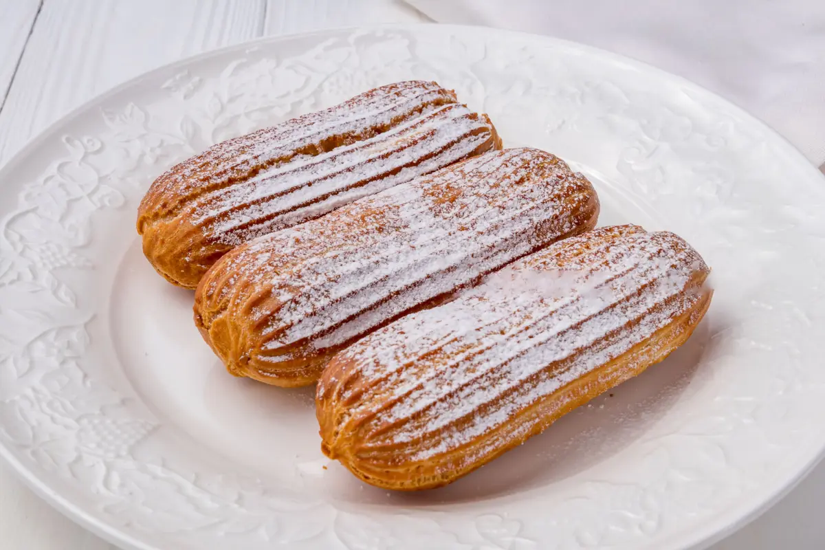 Эклер сливочный