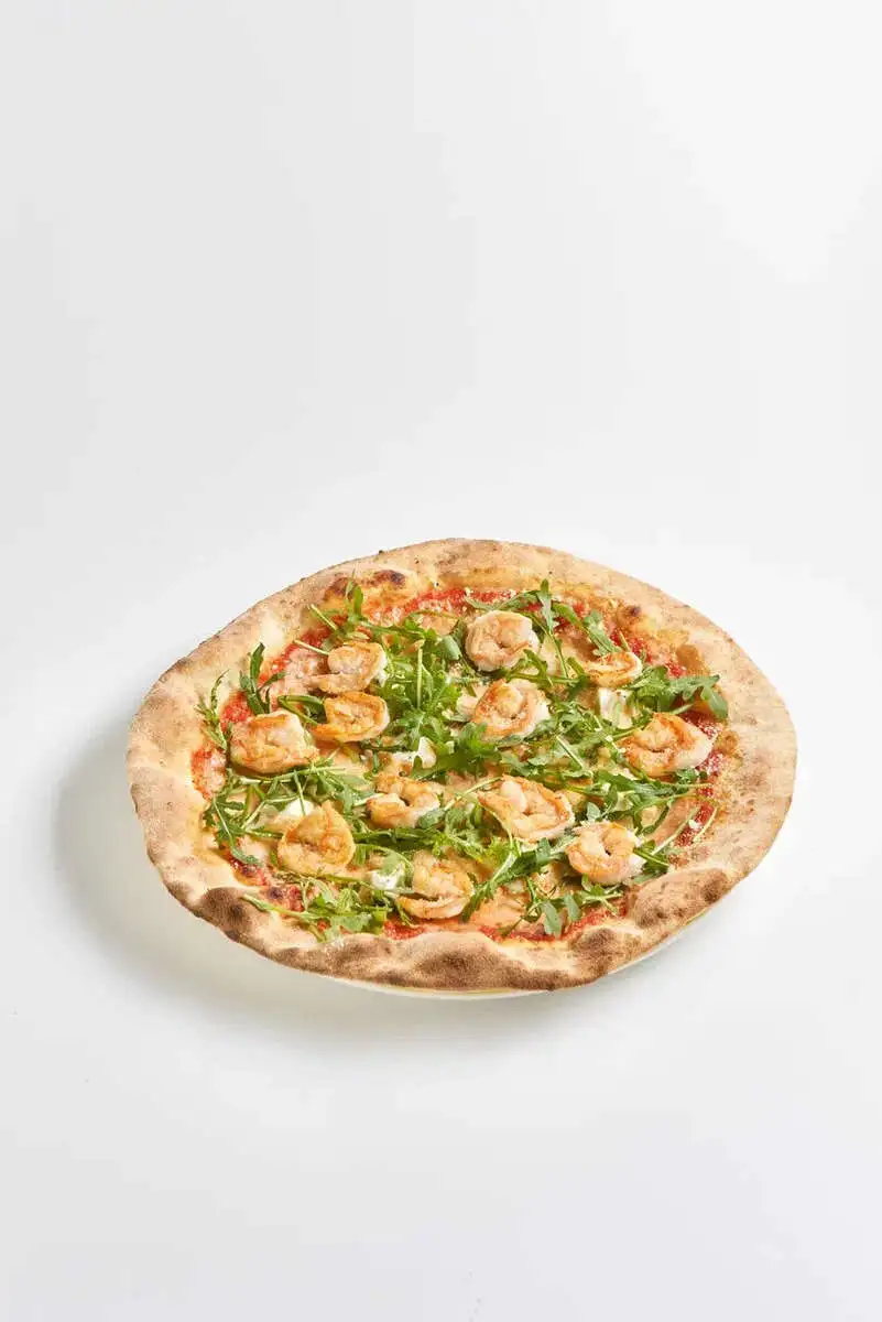 Пицца с креветками и руколой