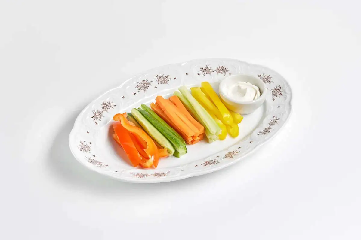 Овощные палочки со сливочным сыром