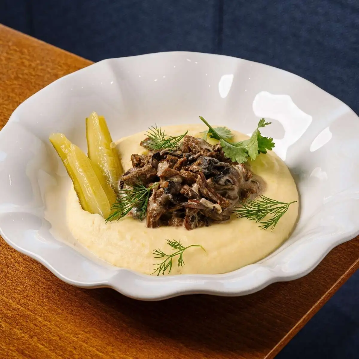  Бефстроганов с картофельным пюре