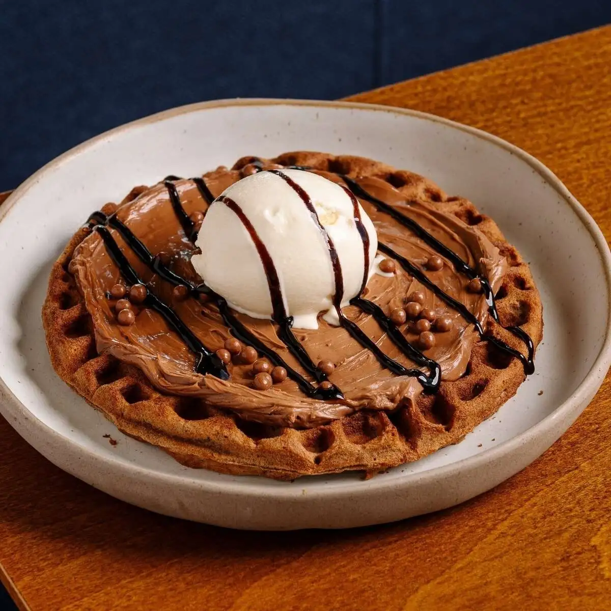  Венская вафля с шоколадным кремом и  мороженным