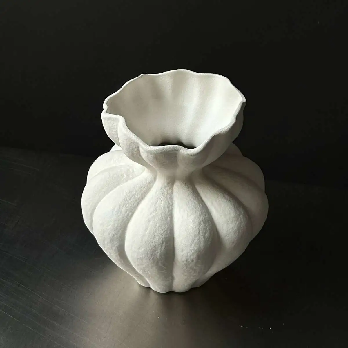 Ваза каменная