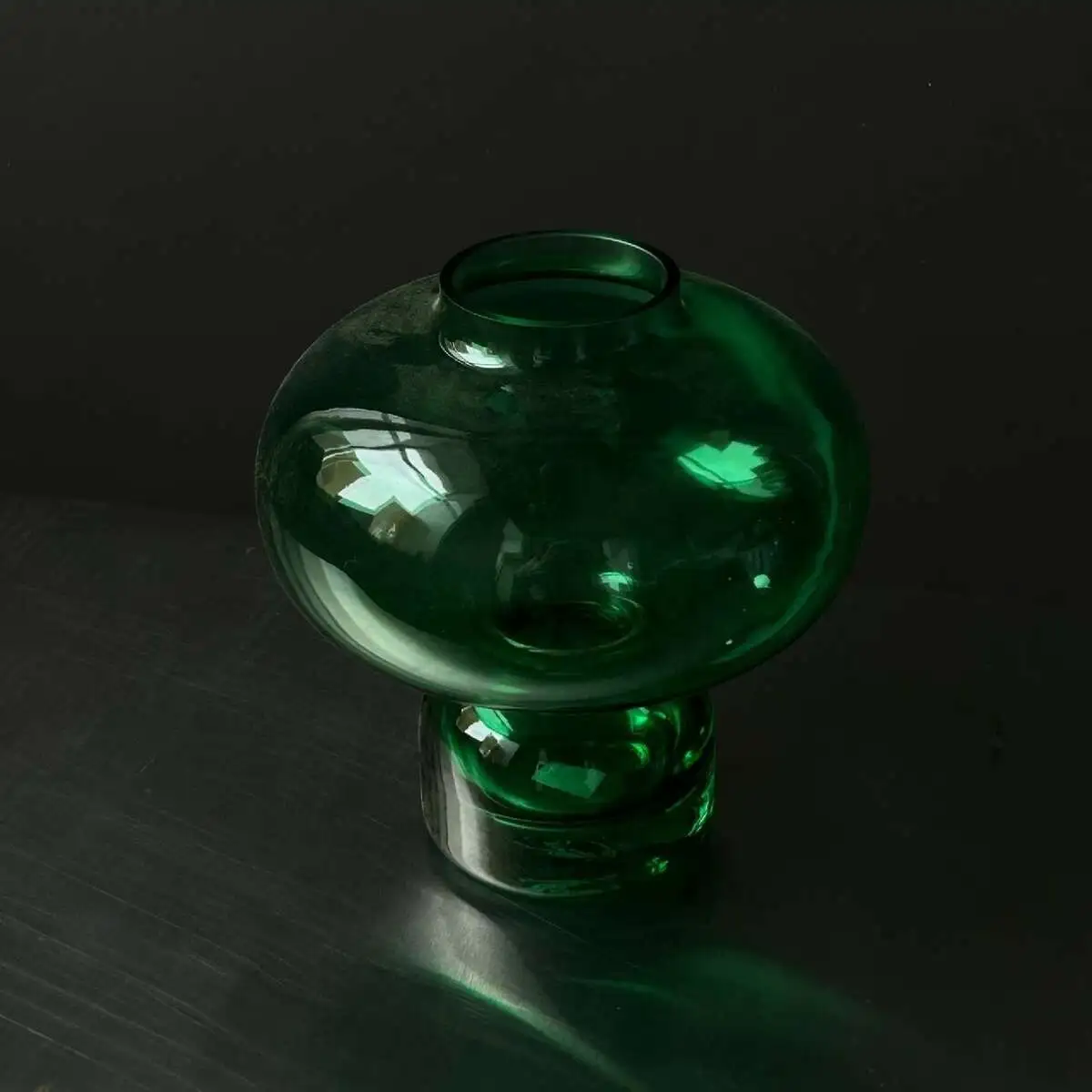 Ваза зеленая светлая