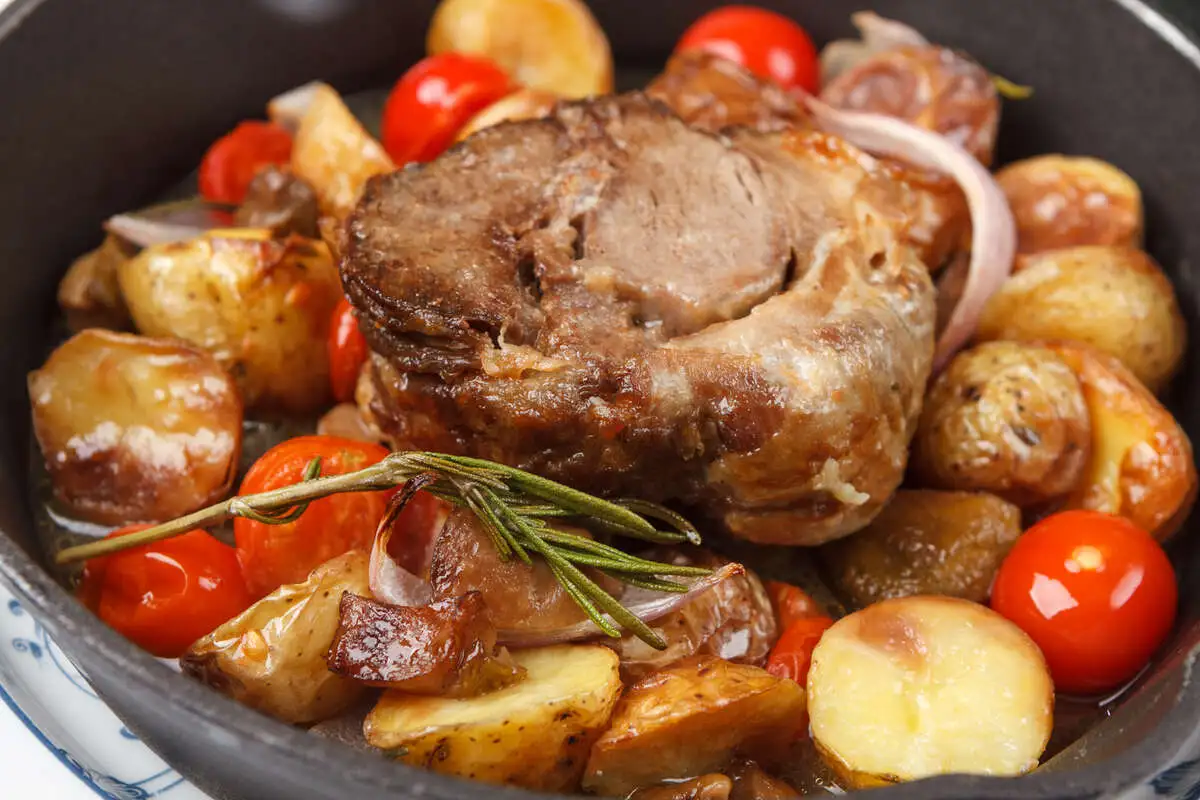 Запечённая баранина с овощами