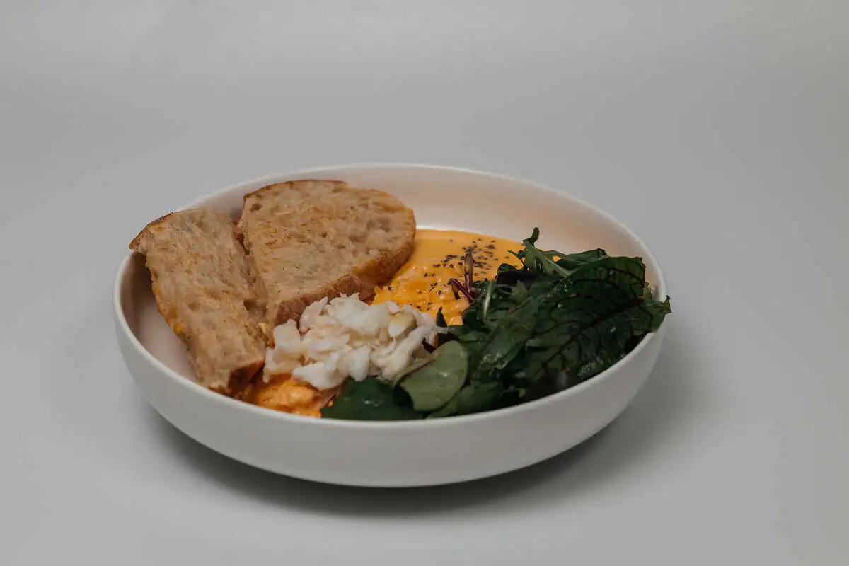 Скрэмбл с Камчатским крабом