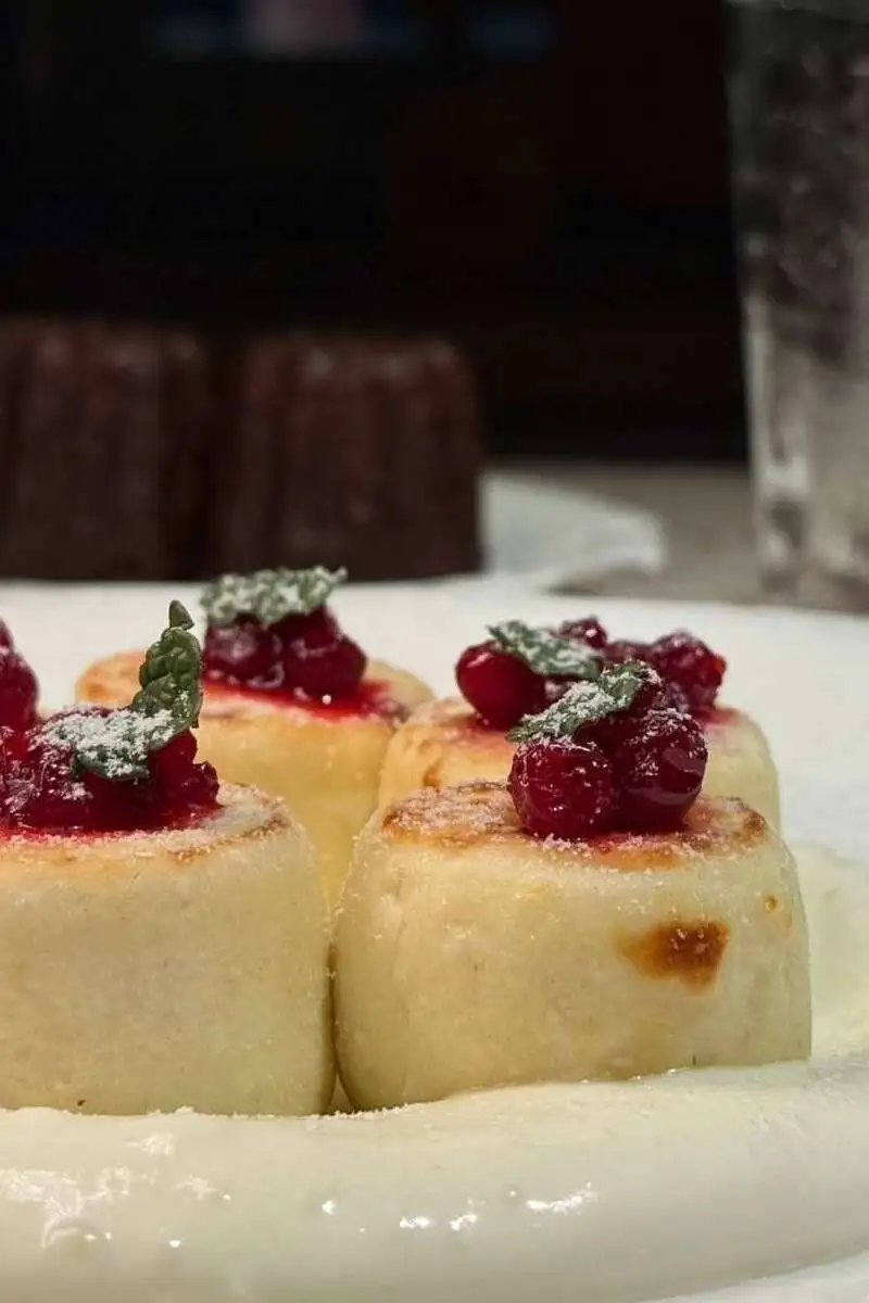 Сырники из Рикотты со сметанным кремом