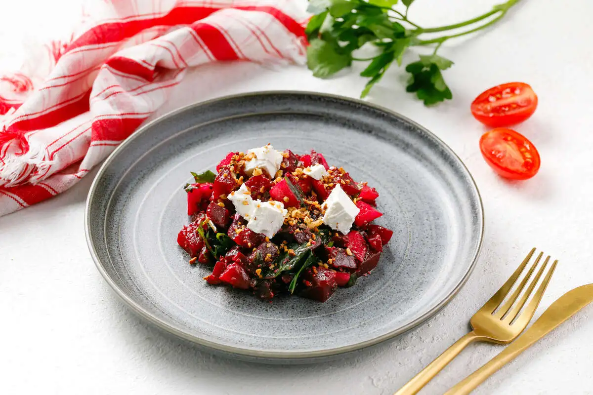 Салат со свеклой и грушей