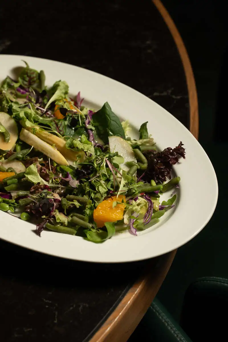 Большой зеленый салат