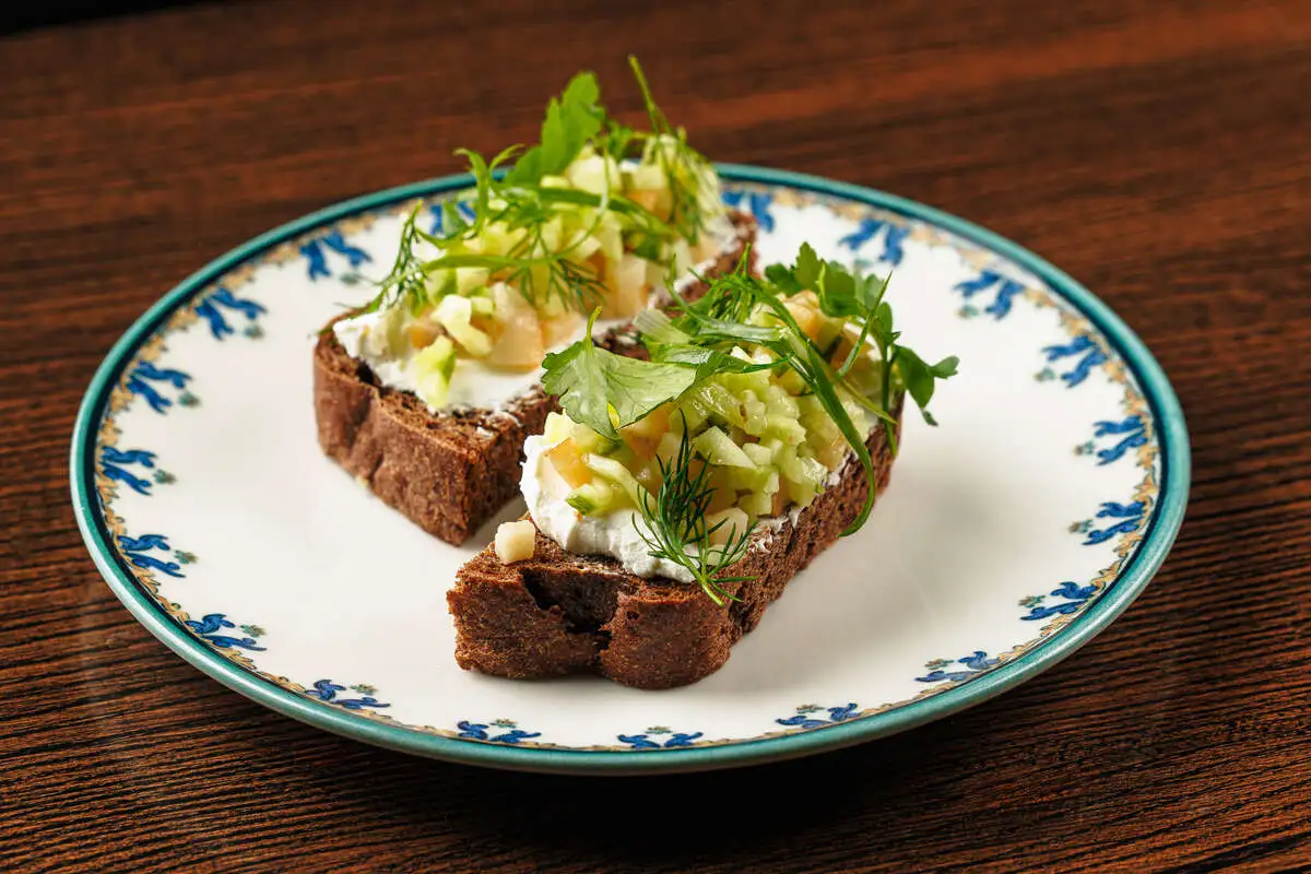 Бутерброд с масляной рыбой