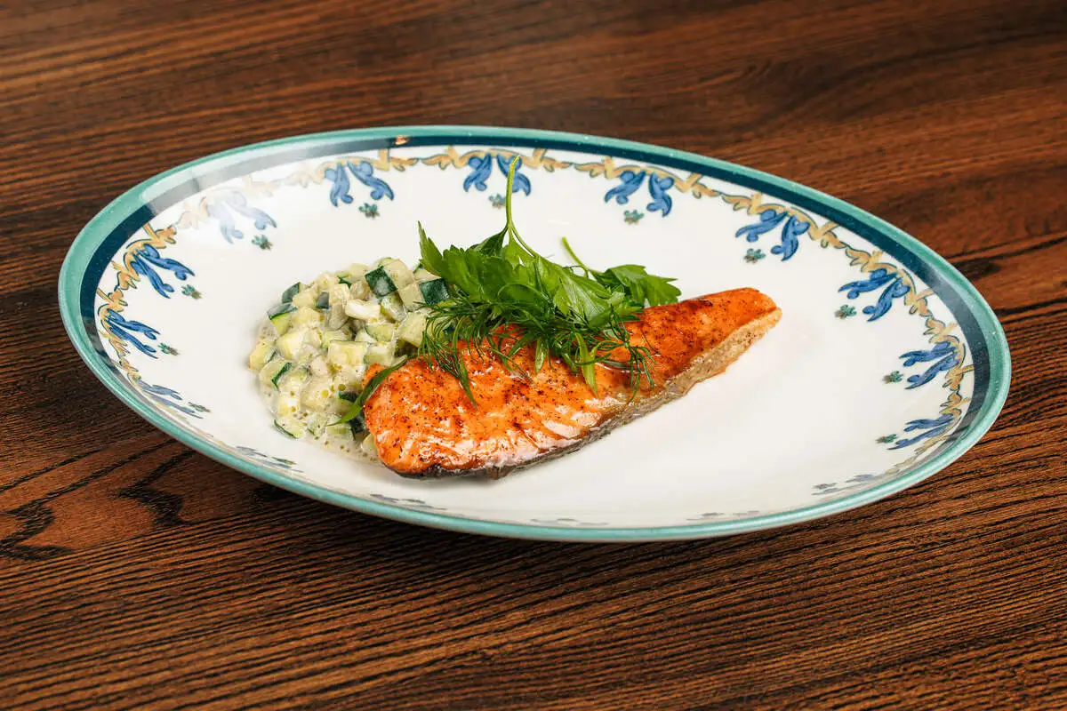 Карельская форель с кашей из кабачка и щучьей икрой 