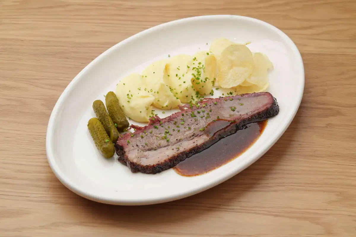 Брискет с картофельным пюре 