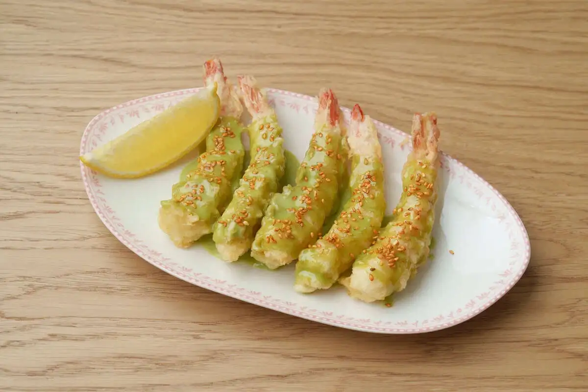 Креветки в темпуре, соус васаби 