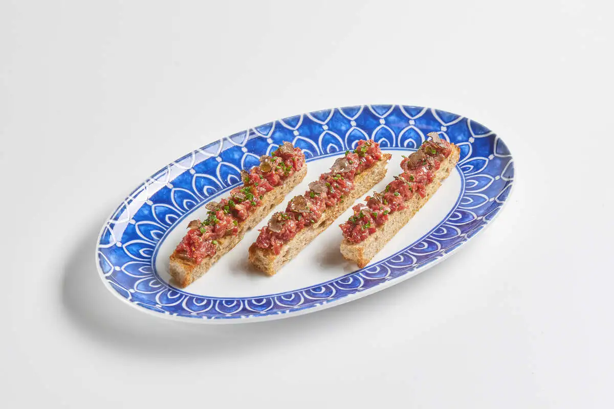 Кростини с тар-таром из говядины