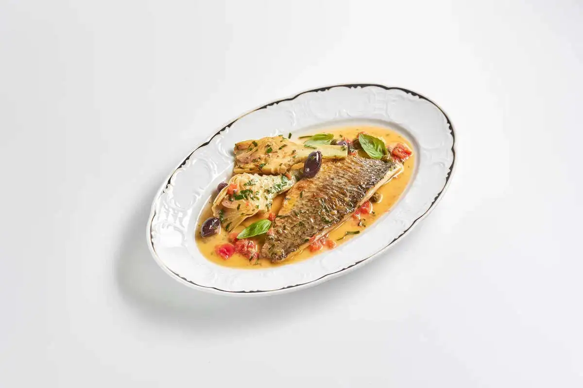 Дикий сибас с артишоками и оливками