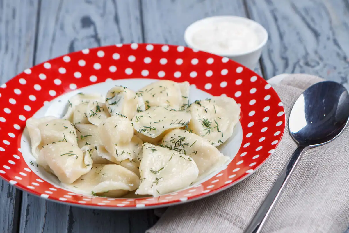 Вареники с соленым творогом и укропом