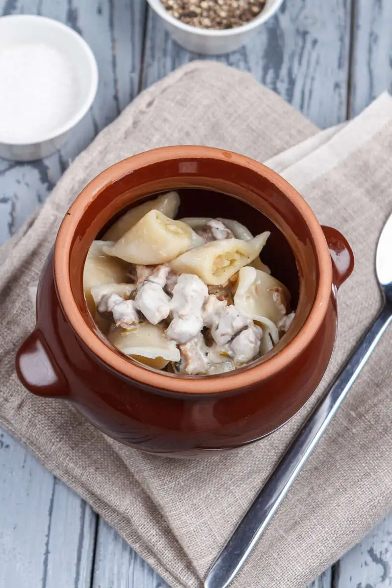 Вареники с картофелем и мясной поджаркой