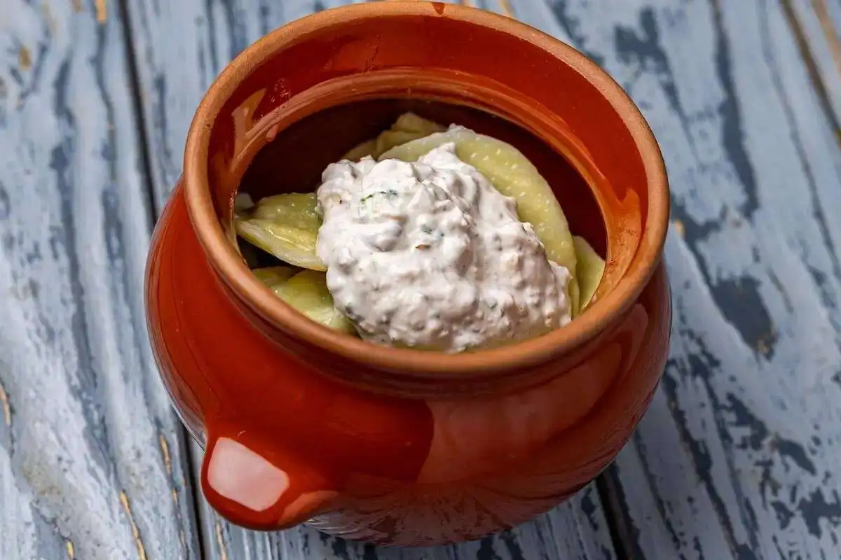 Вареники со шпинатом и сыром и ореховым соусом