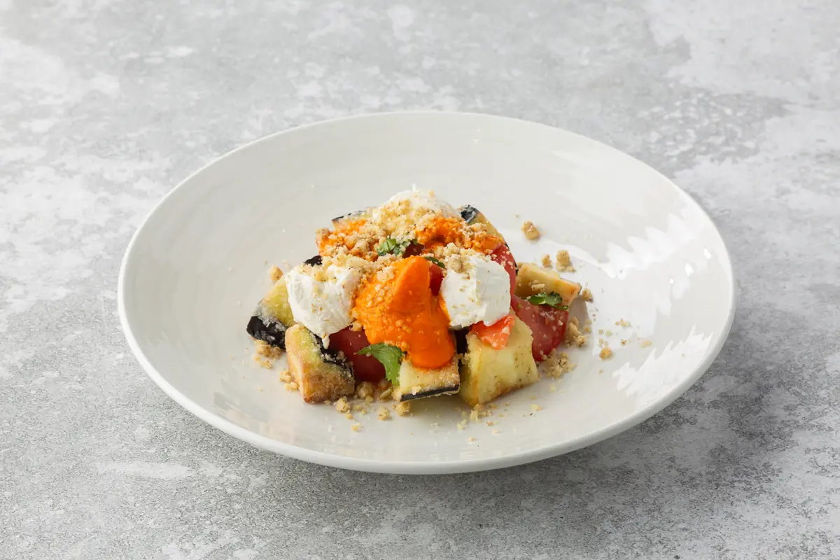 Теплый салат с баклажаном