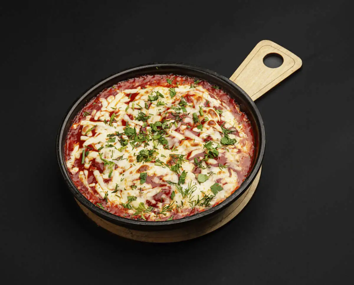 Томаты под сыром Сулугуни