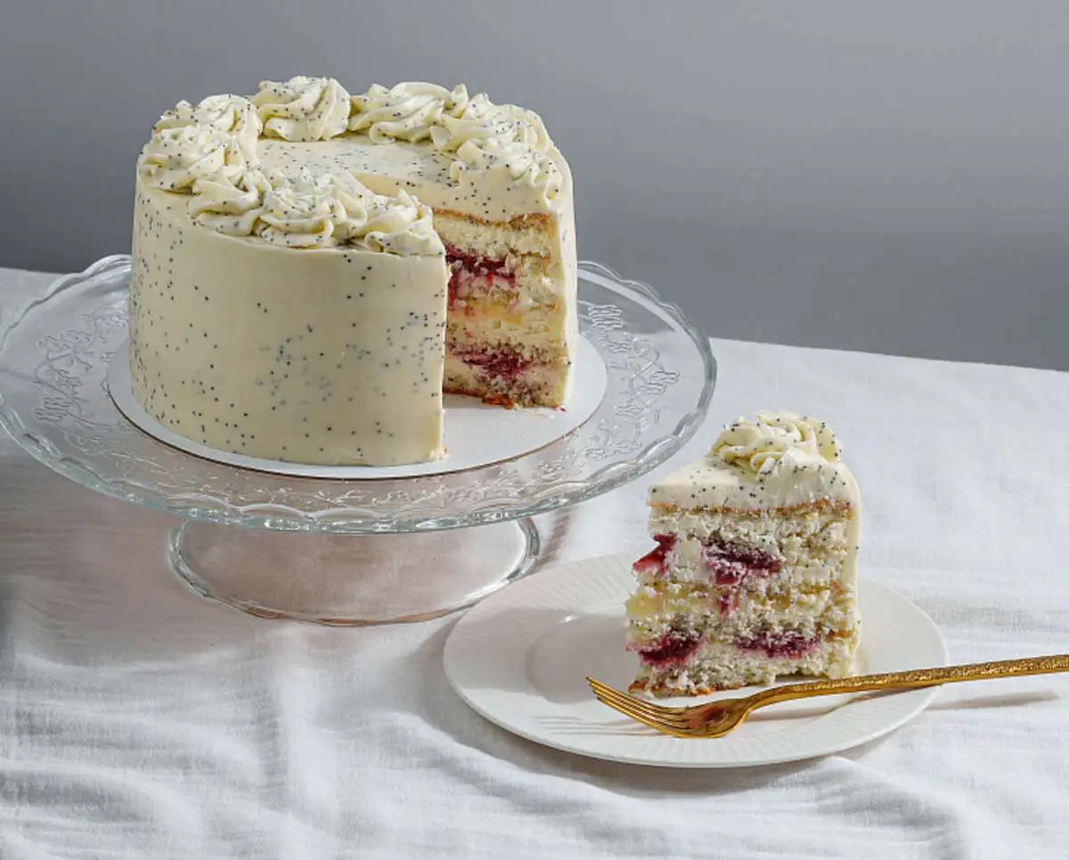 Торт "Мак-лимон-клубника"