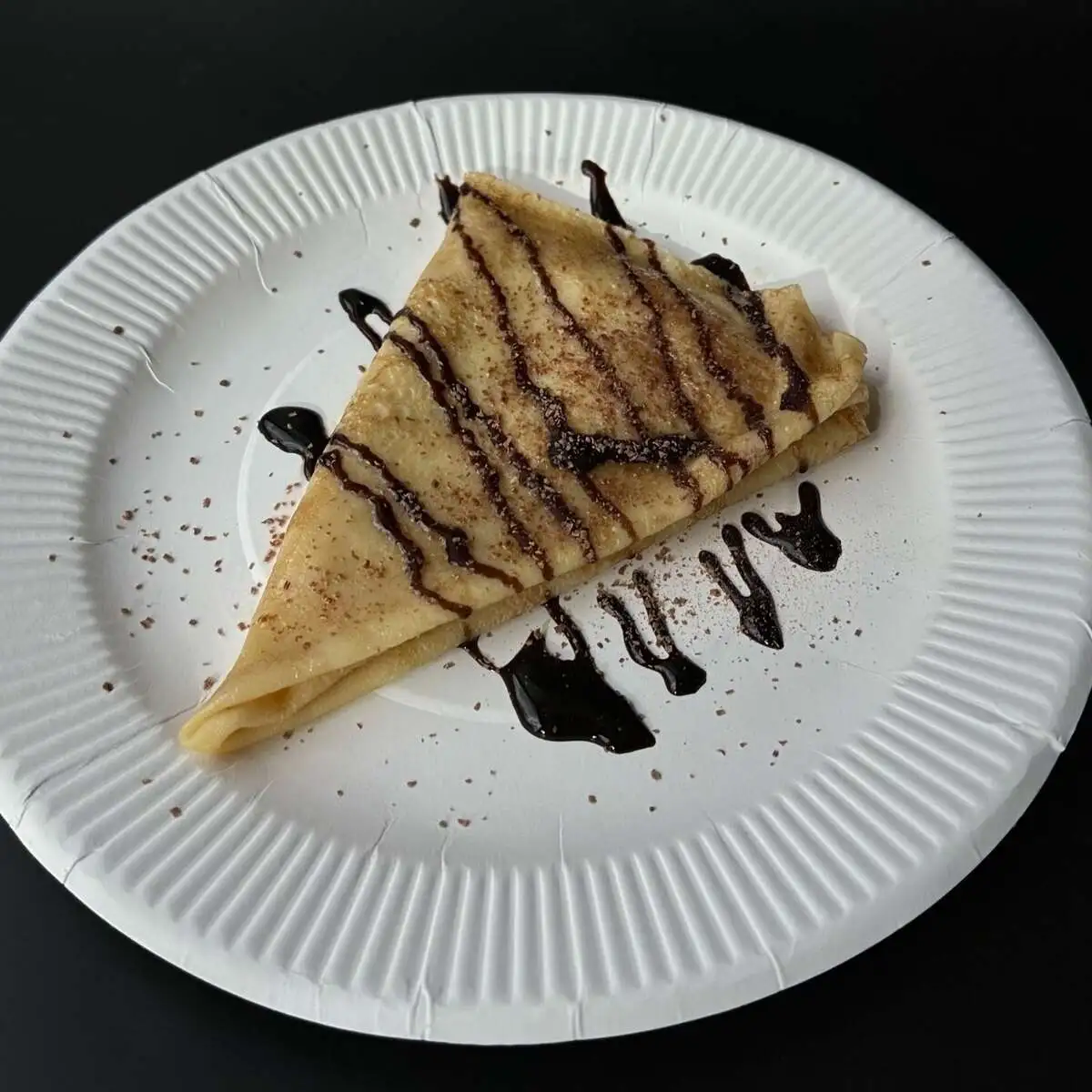 Блин с шоколадным топингом