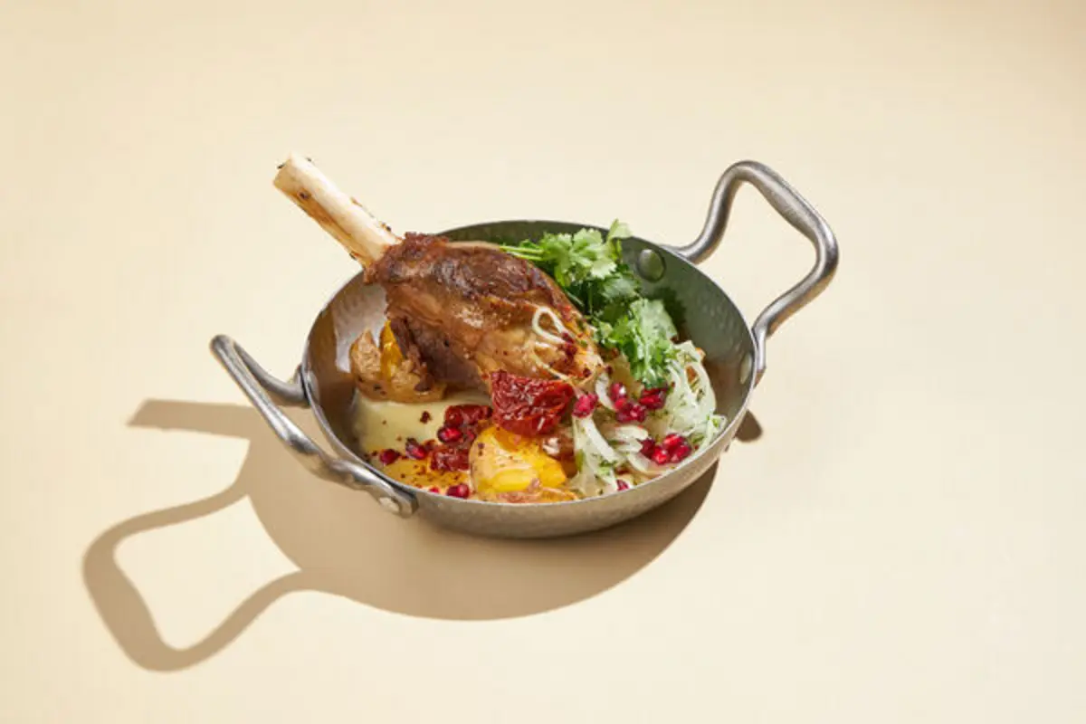 Томленая баранья ножка с отварным картофелем 