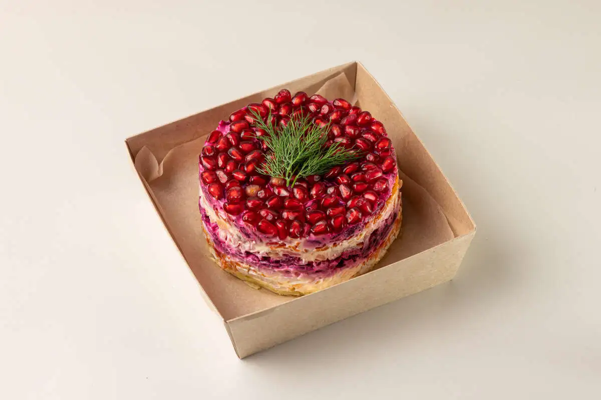 Бенто торт "Гранатовый браслет"