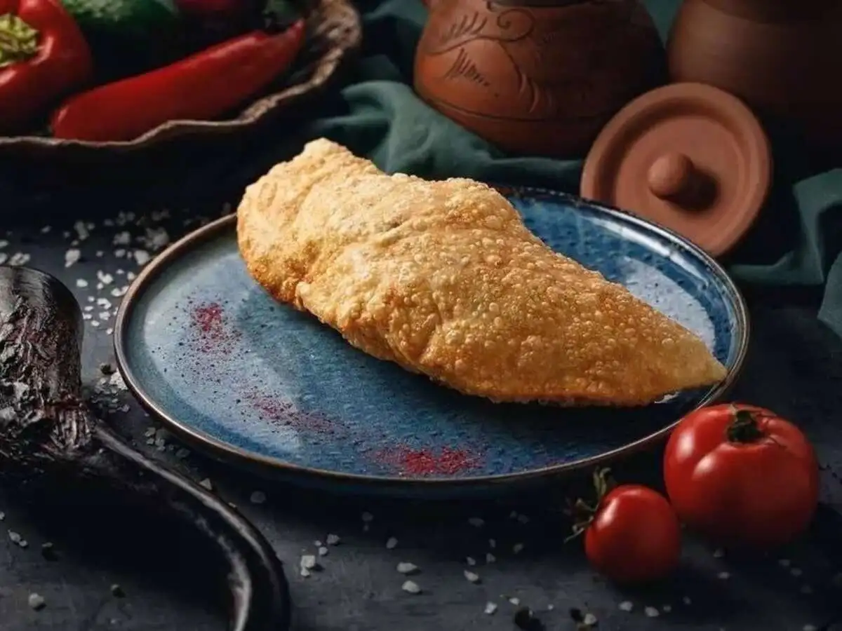 Чебурек со свининой и говядиной