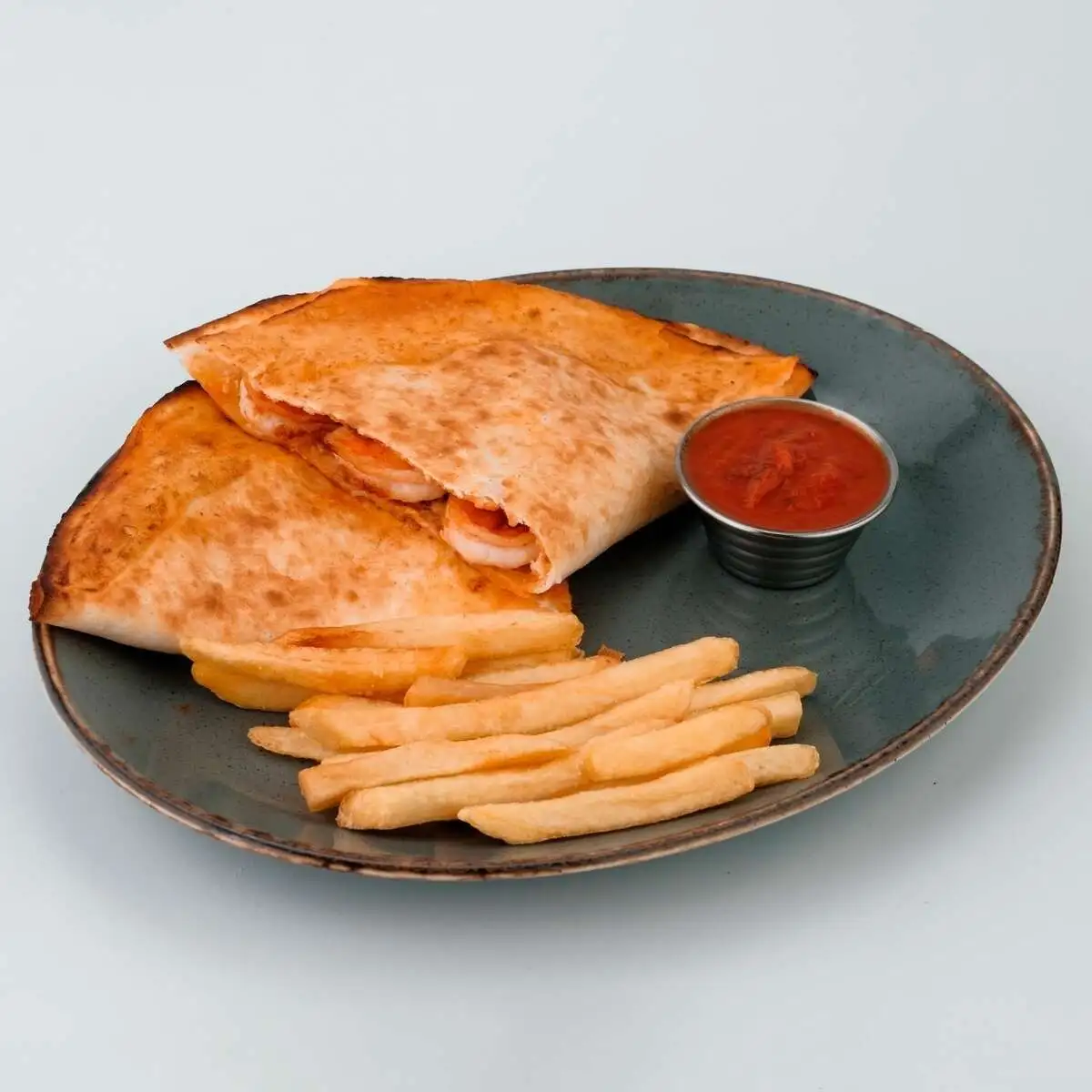 Кесадилья с креветкой и фри