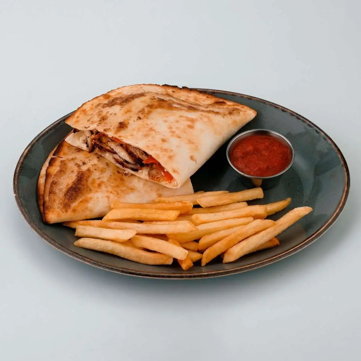 Кесадилья с курицей и фри