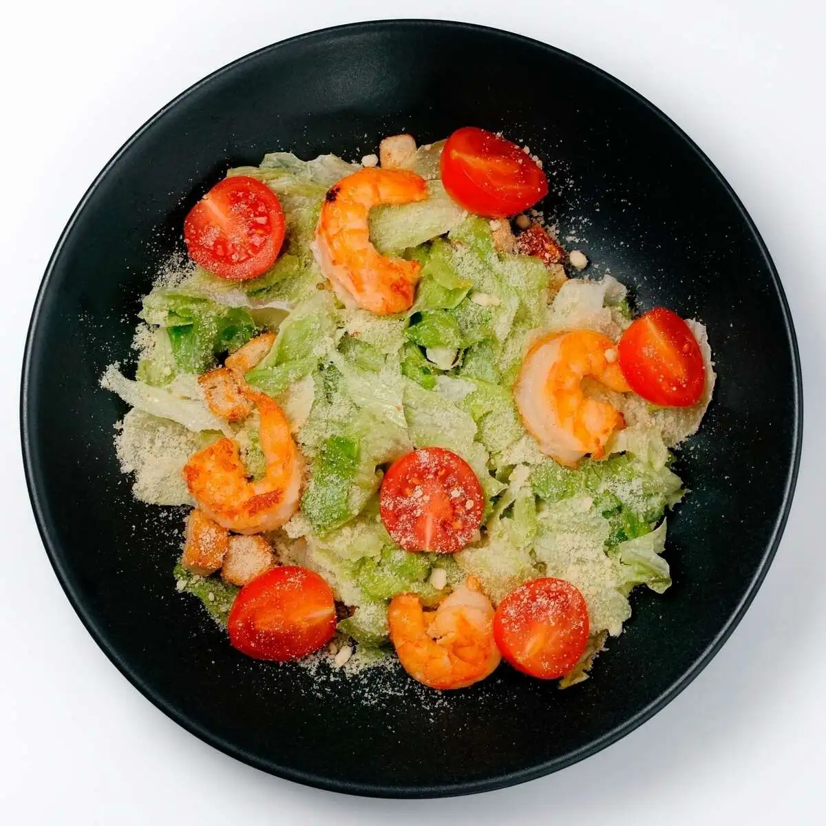 Деревенский Цезарь с тигровыми креветками