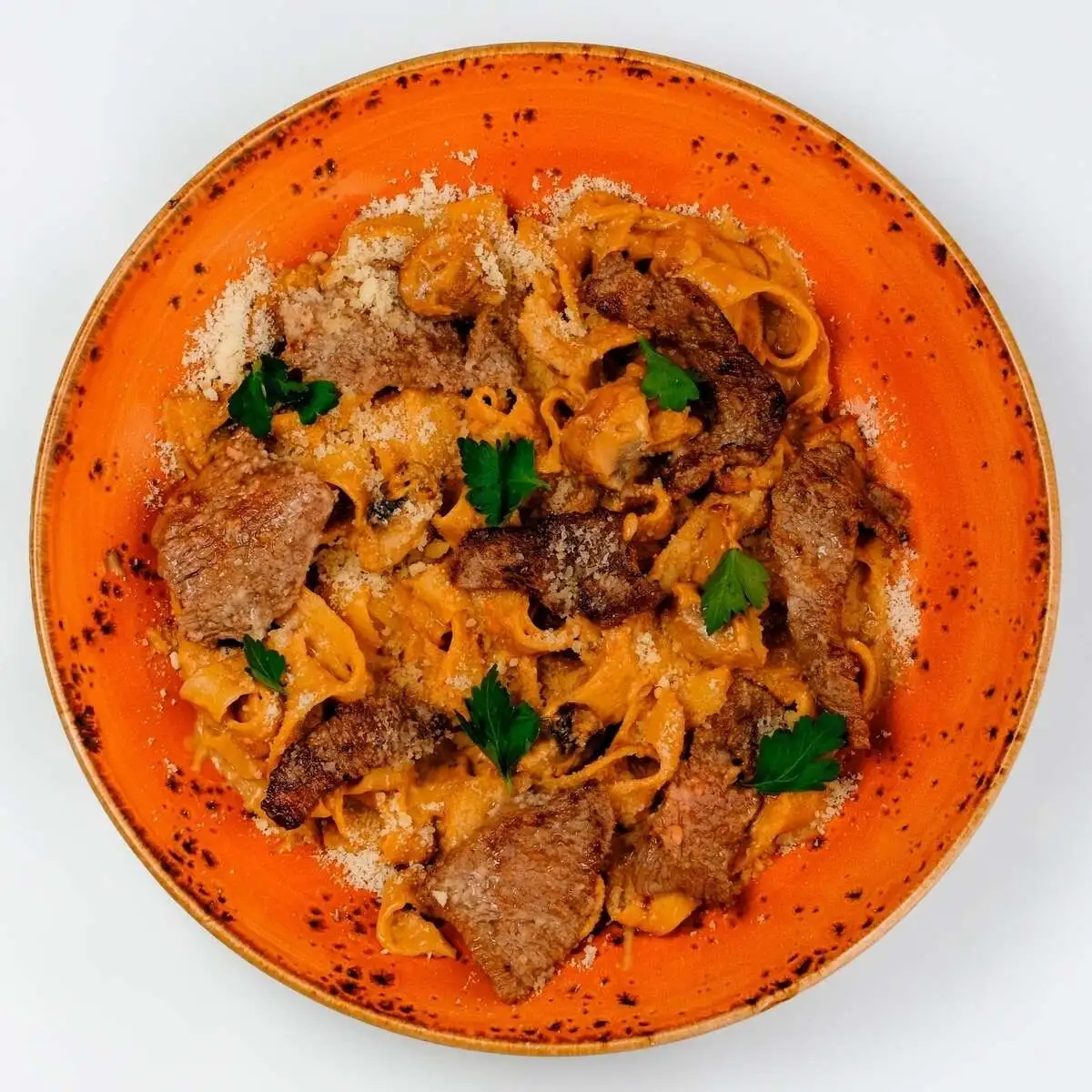 Феттучини с телятиной и грибами 