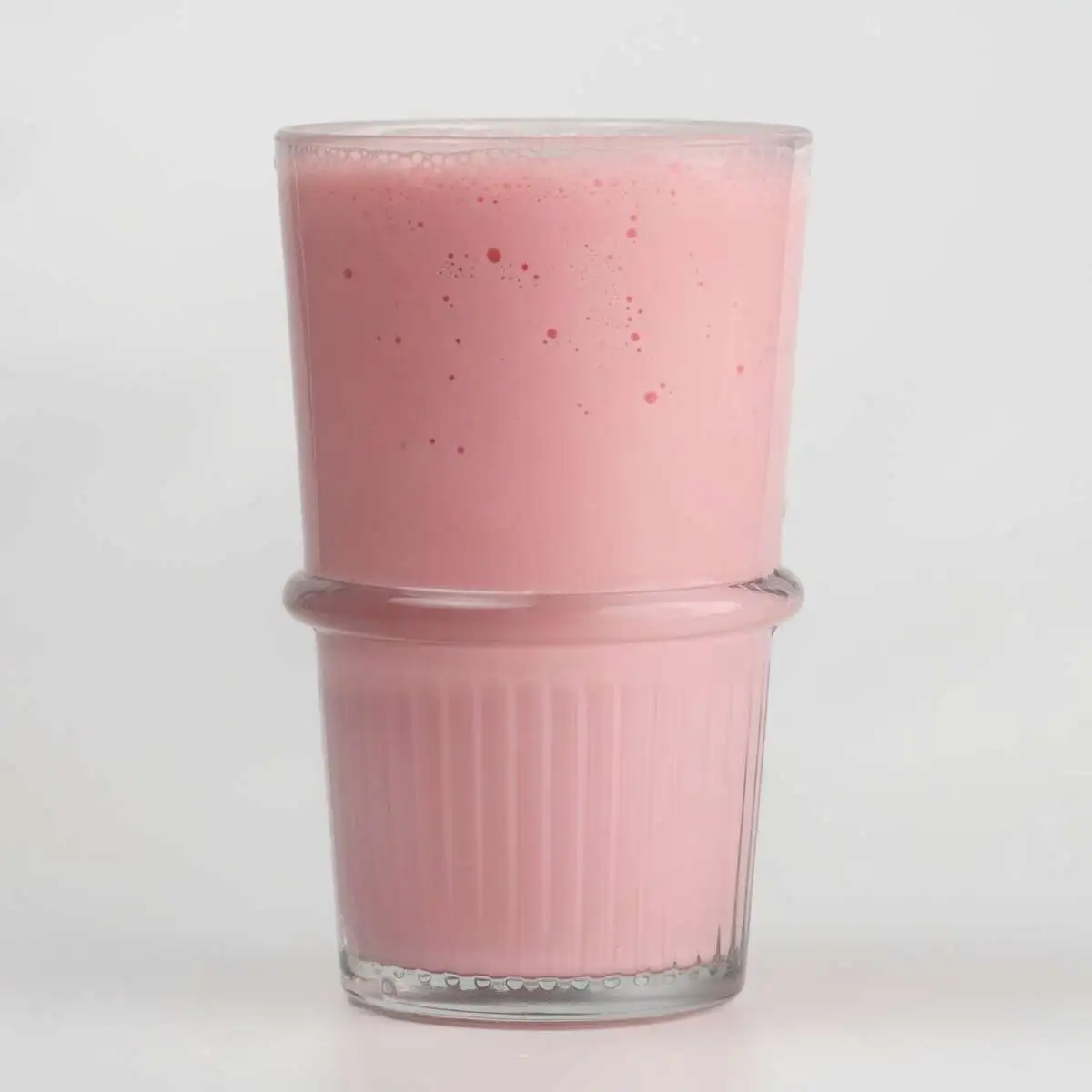 Молочный  Клубника