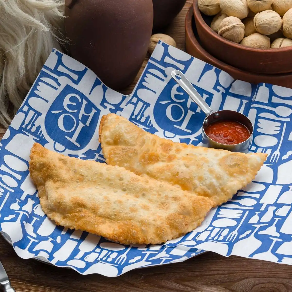 Чебурек традиционный с аджикой 