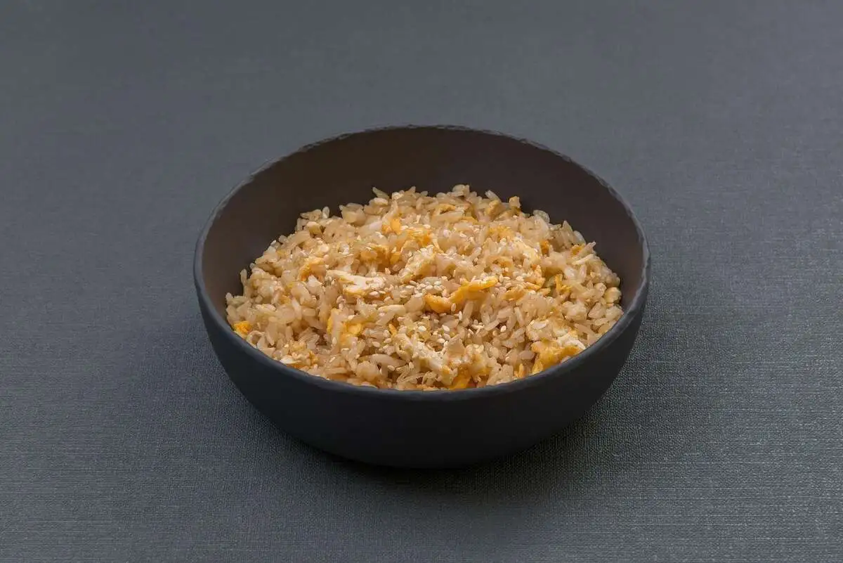 Жареный рис с яйцом