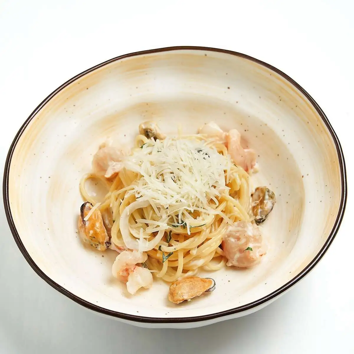 Спагетти с морепродуктами в сливочном соусе