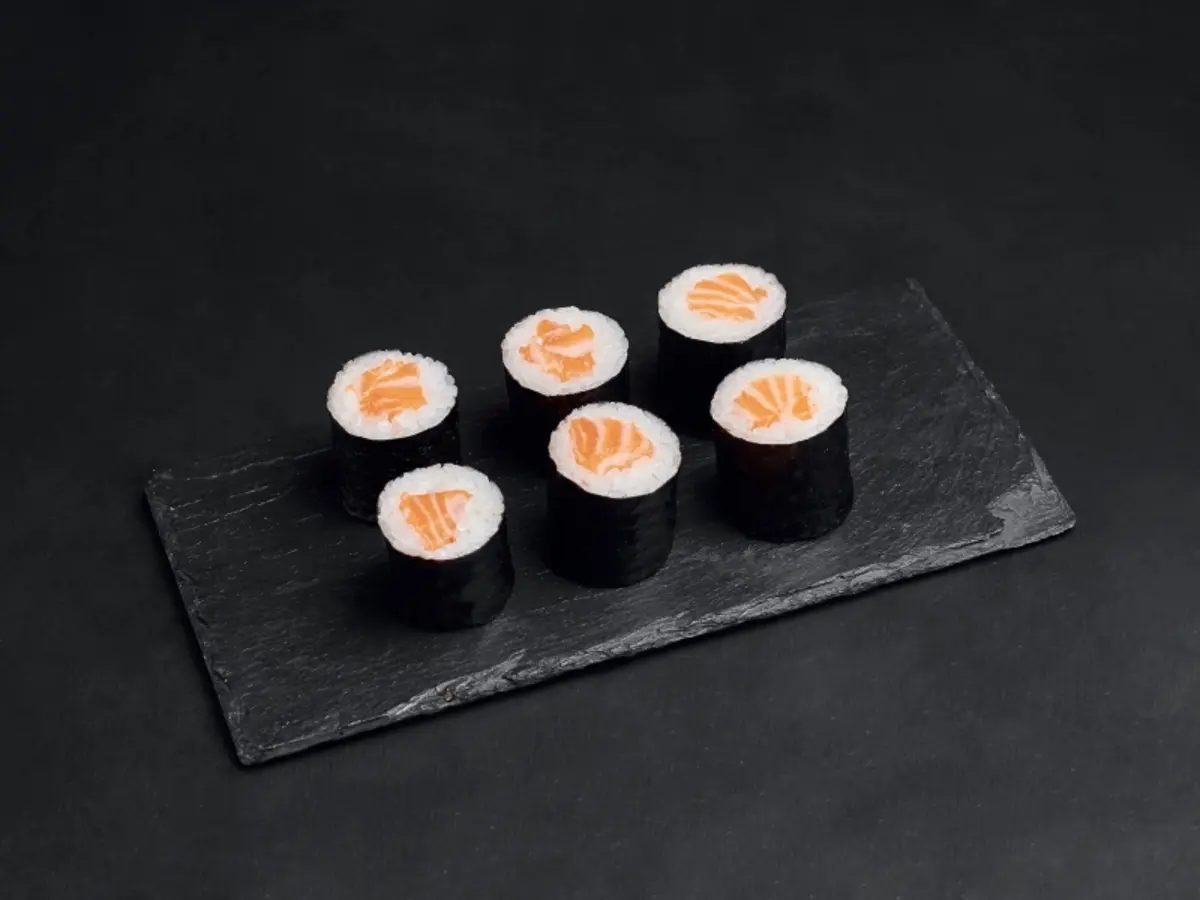 Маки с лососем