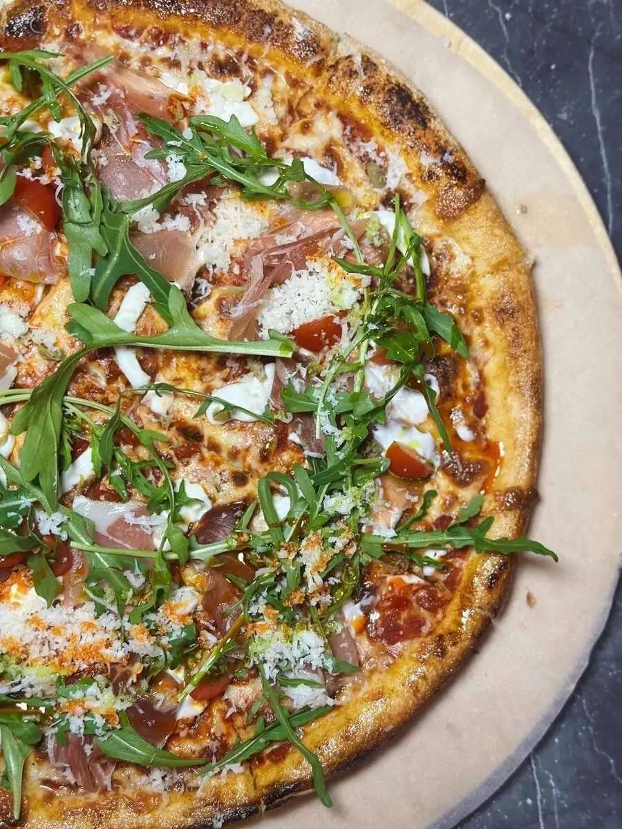 Пицца Парма и козий сыр