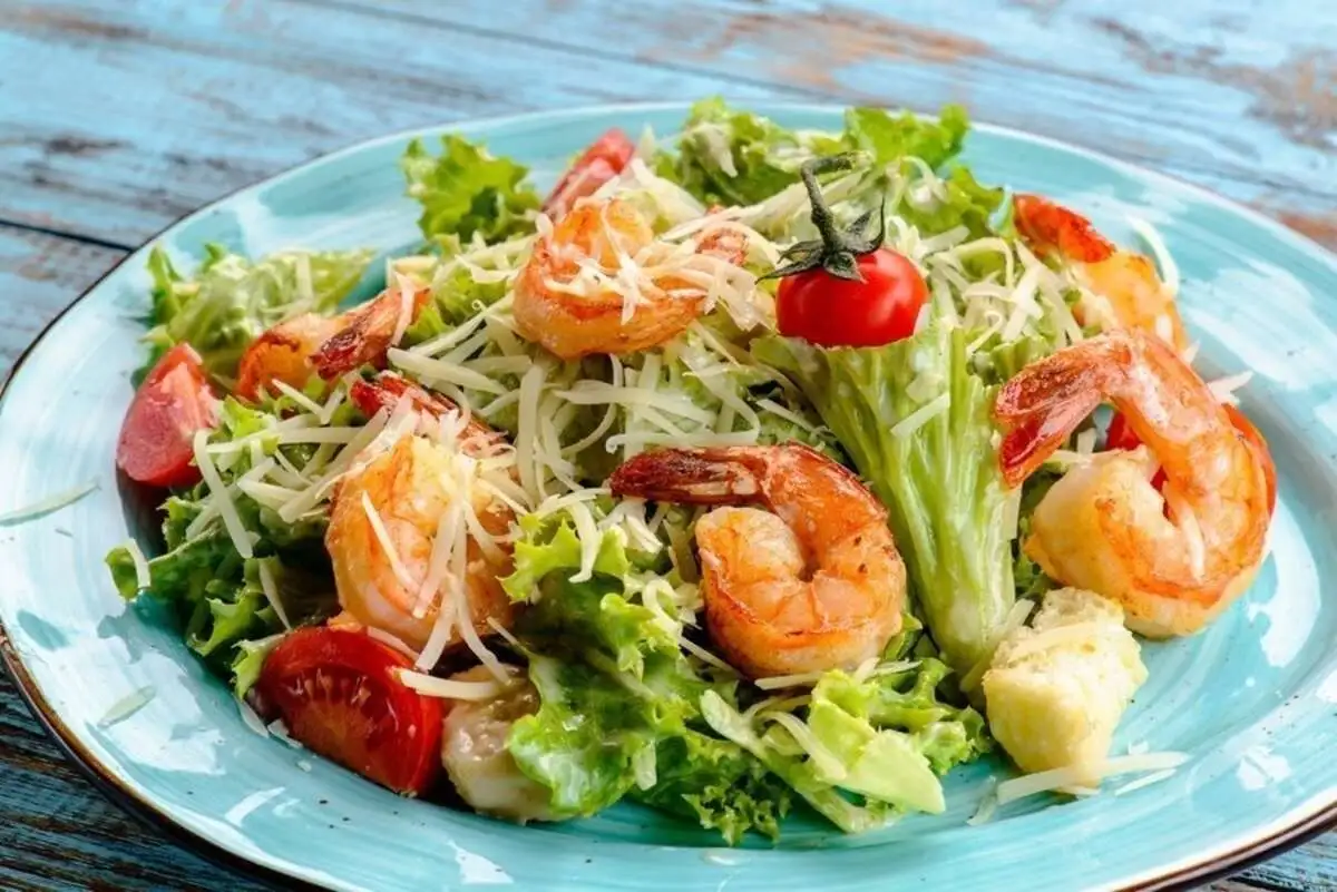 Салат Цезарь с креветкой