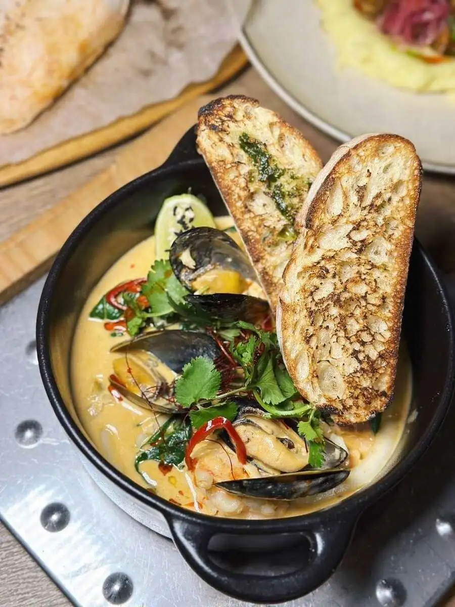 Кастрюлька с мориками в сливочно пряном соусе!