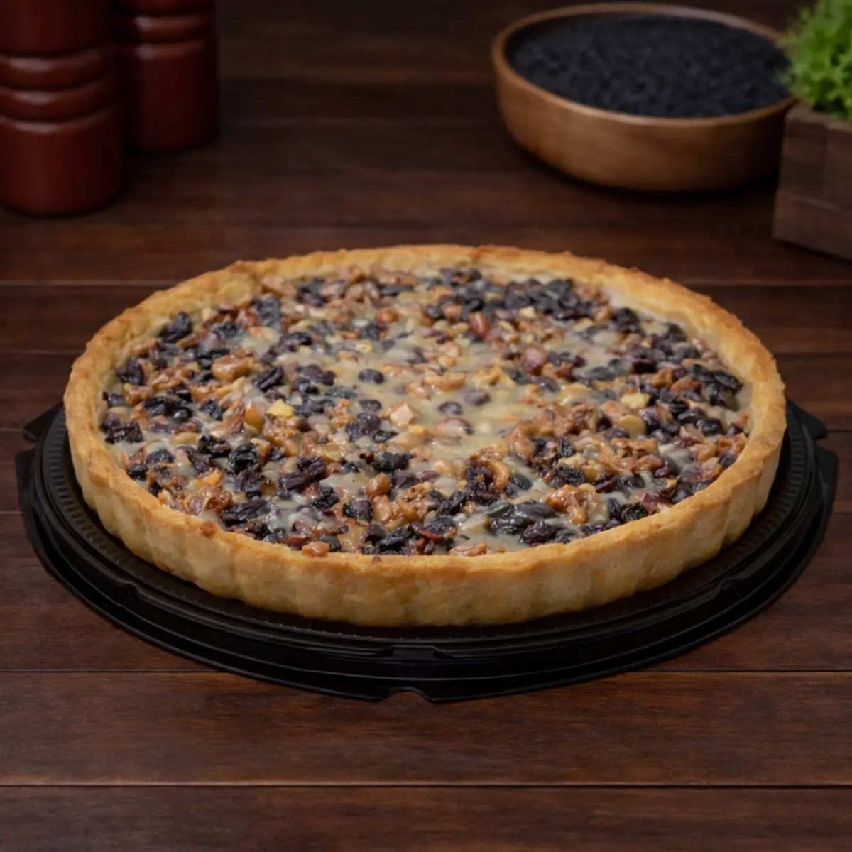 Песочный пирог с орехами и сгущенкой