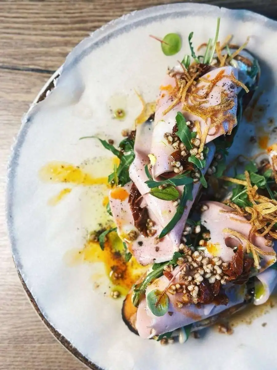 Брускетты с мортаделлой и соусом из тунца