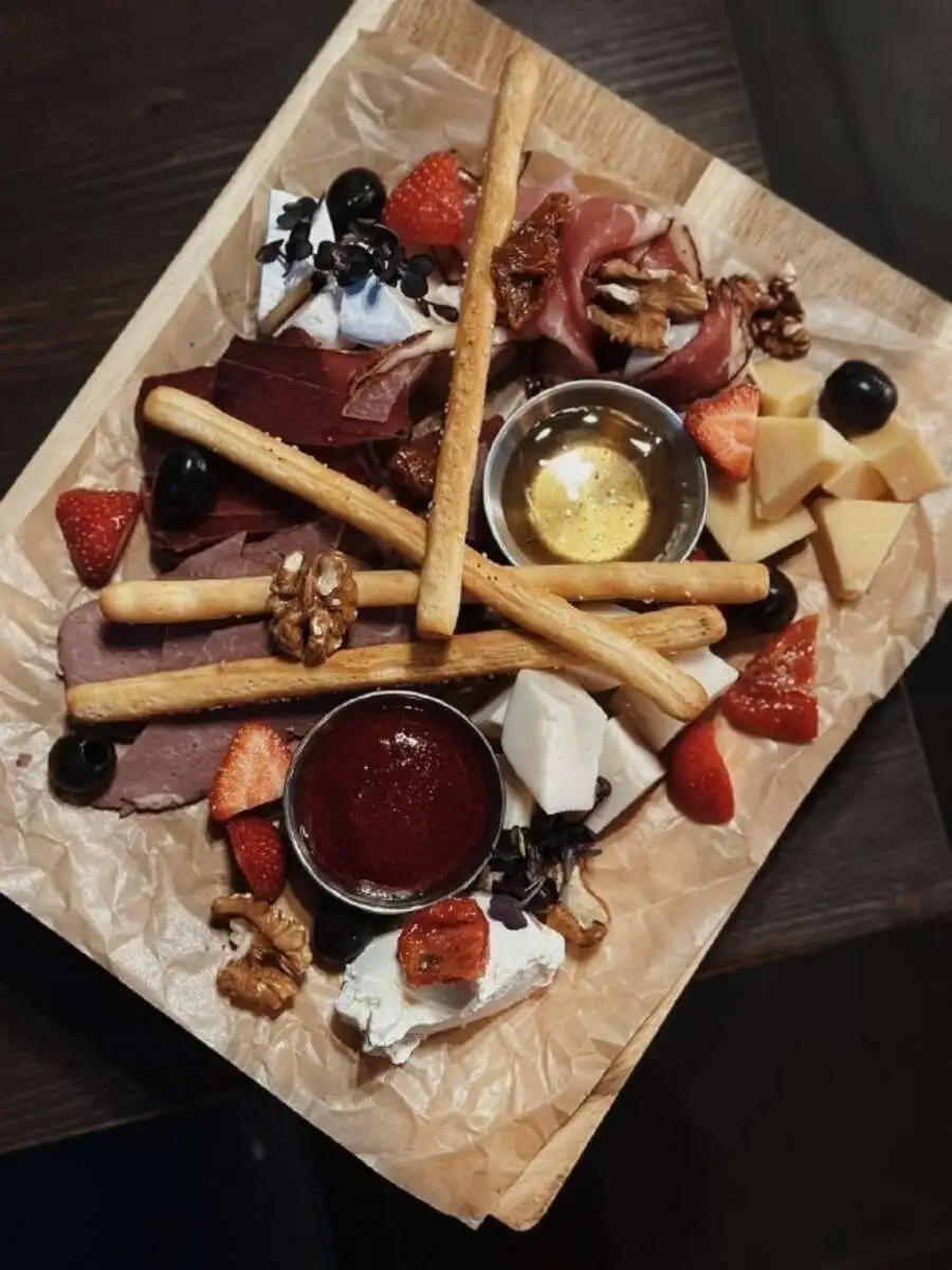 Сырное и мясное ассорти к вину