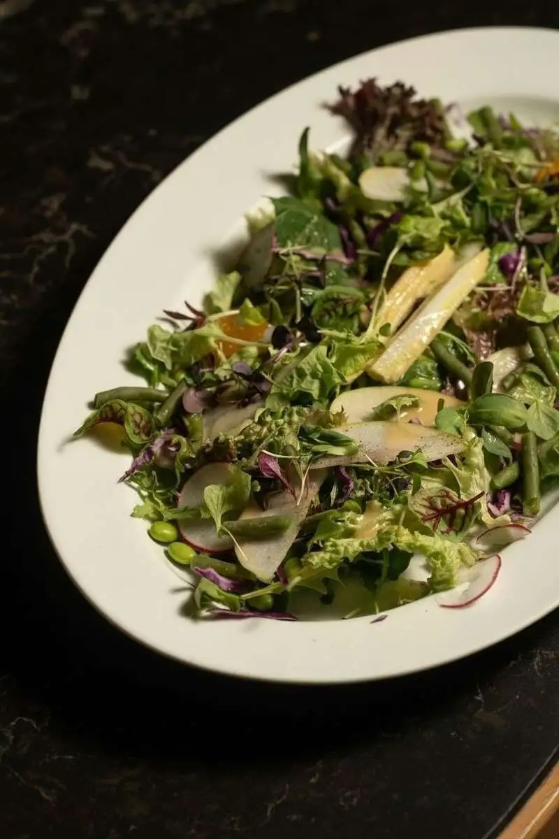 Большой зеленый салат