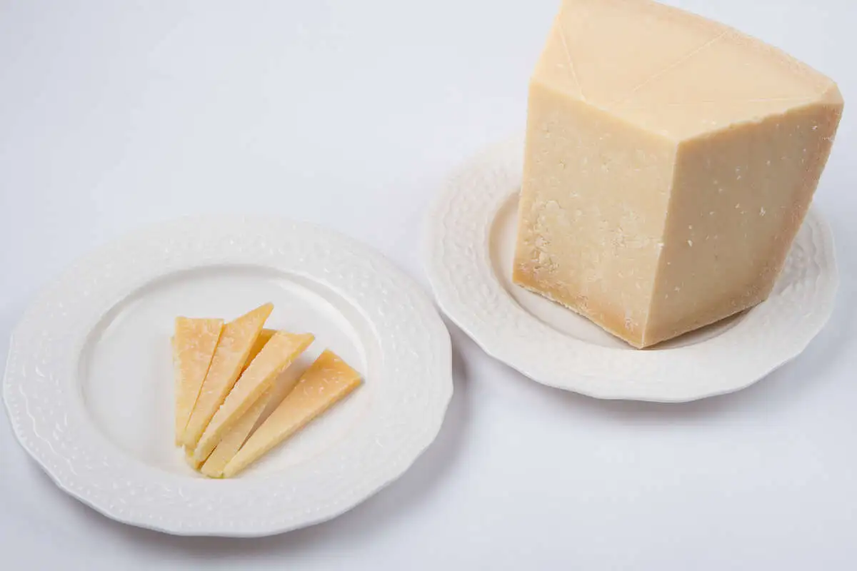 Сыр Пармезан твердый 18 мес