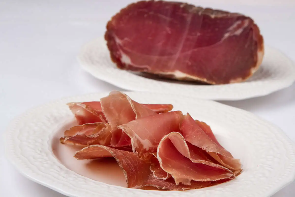 Окорок свиной Пармский