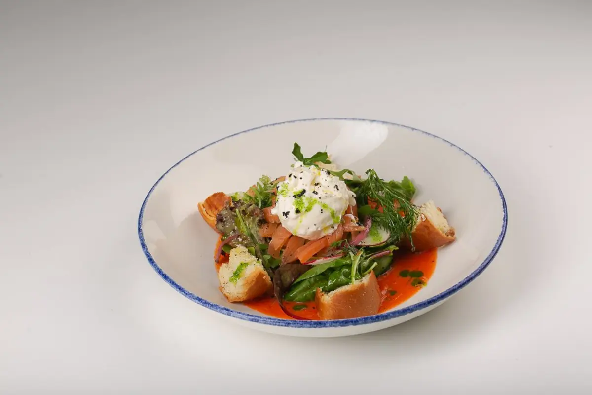 Салат с лососем