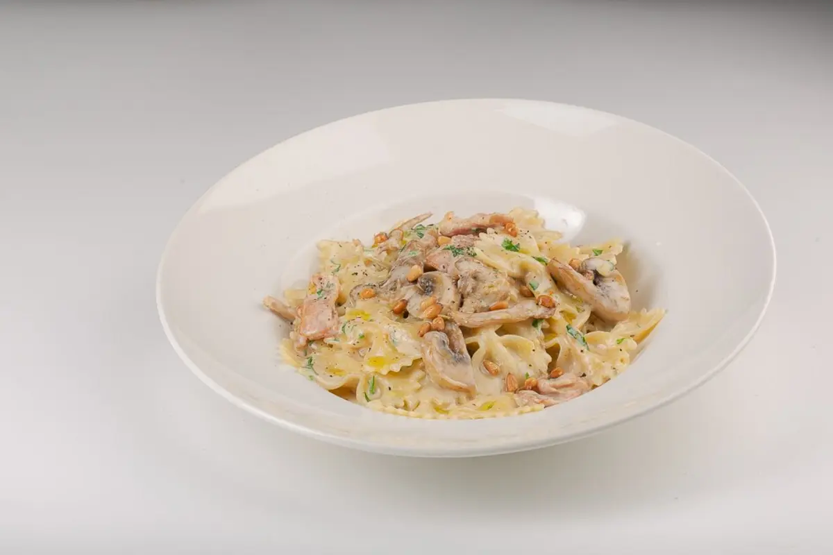 Фарфалле с грибами