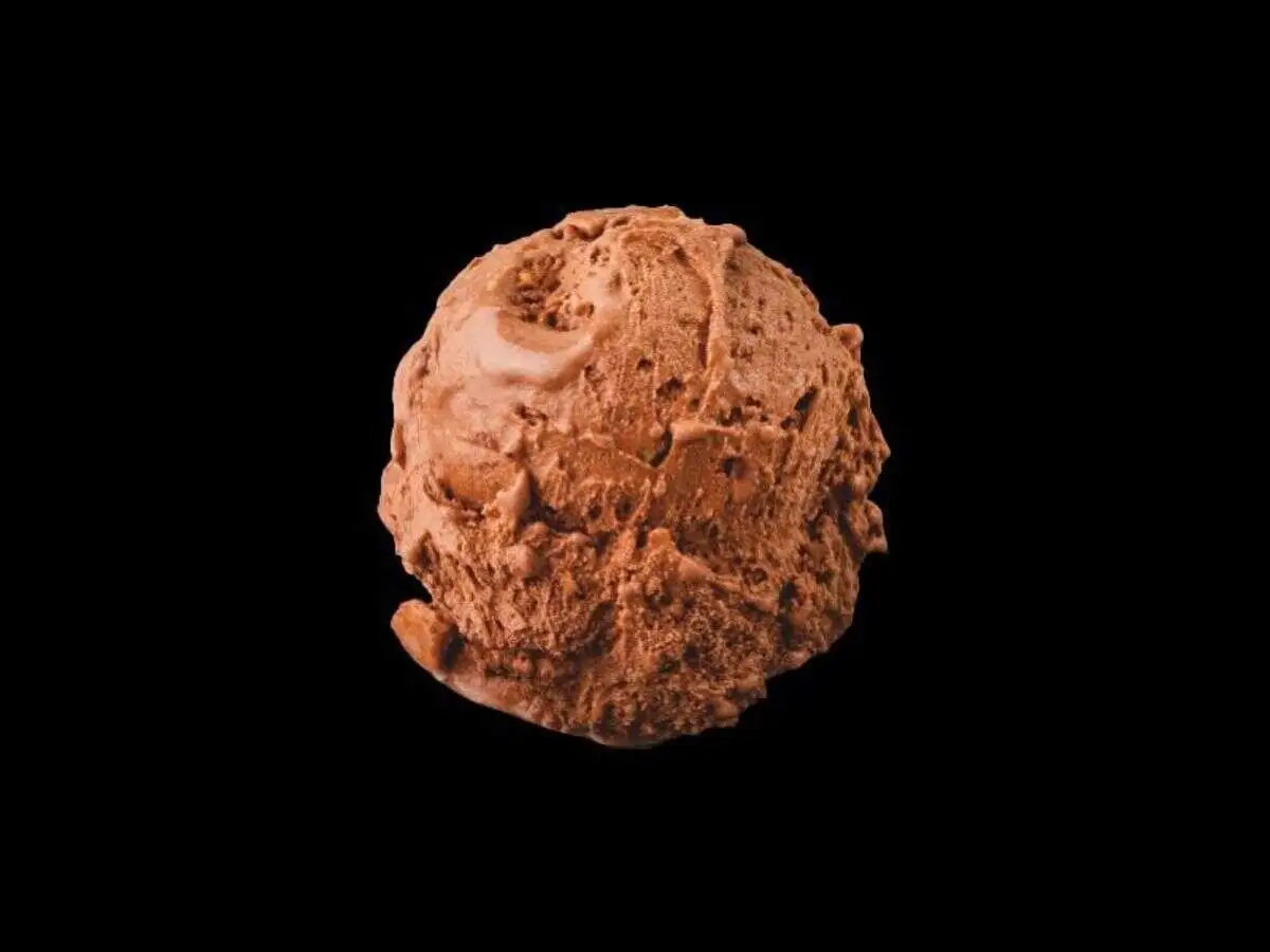 Шарик шоколадного мороженого