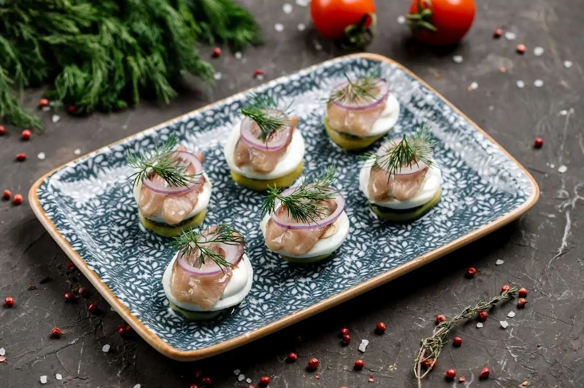 Мини закуска с сельдью